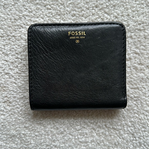 Fossil Handbags - Fossil Women’s Small Leather Wallet